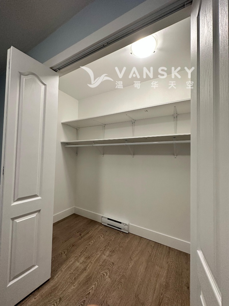 241202175422_Walk-in Closet.jpg